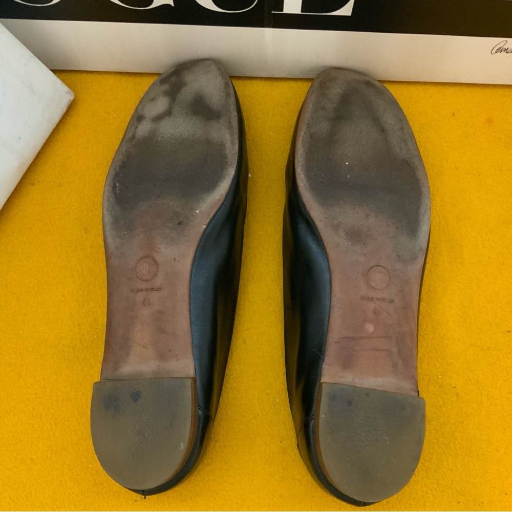 Pair of original Chanel black leather flats with Medallion CC logo size 41 - Picture 7 of 7